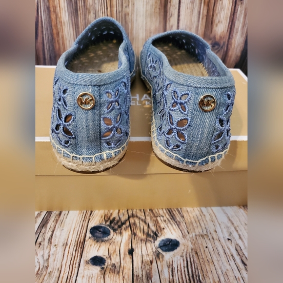 Michael Michael Kors Darci Slip On - Picture 6 of 9